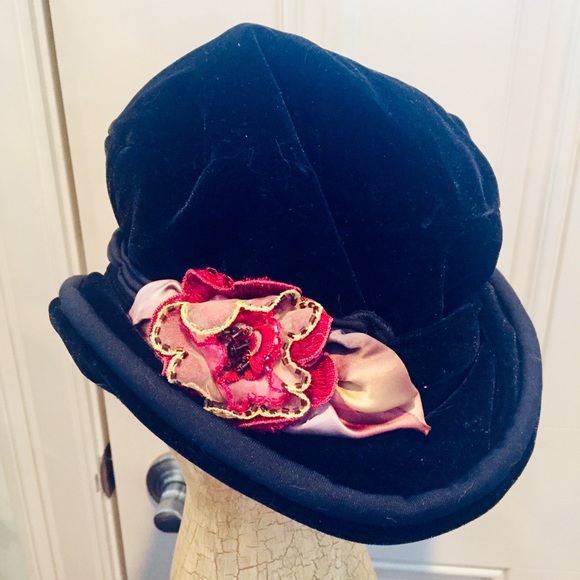toucan collection Accessories - TOUCAN “Blossom” Style Black Velvet Floral Hat